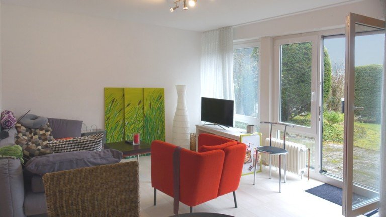 Wohnbereich Esslingen-Wiflingshausen Erdgeschosswohnung Sonnig helle EG-Wohnung mit Terrasse, absolut ruhig gelegen, plus Einzelgarage