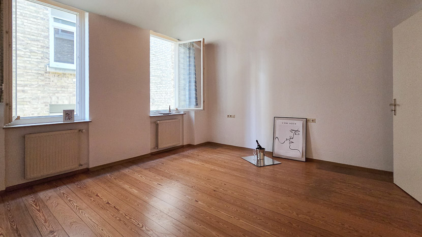 Schlafzimmer, wenn die Holzdecke entfernt w�re... Etagenwohnung Stuttgart