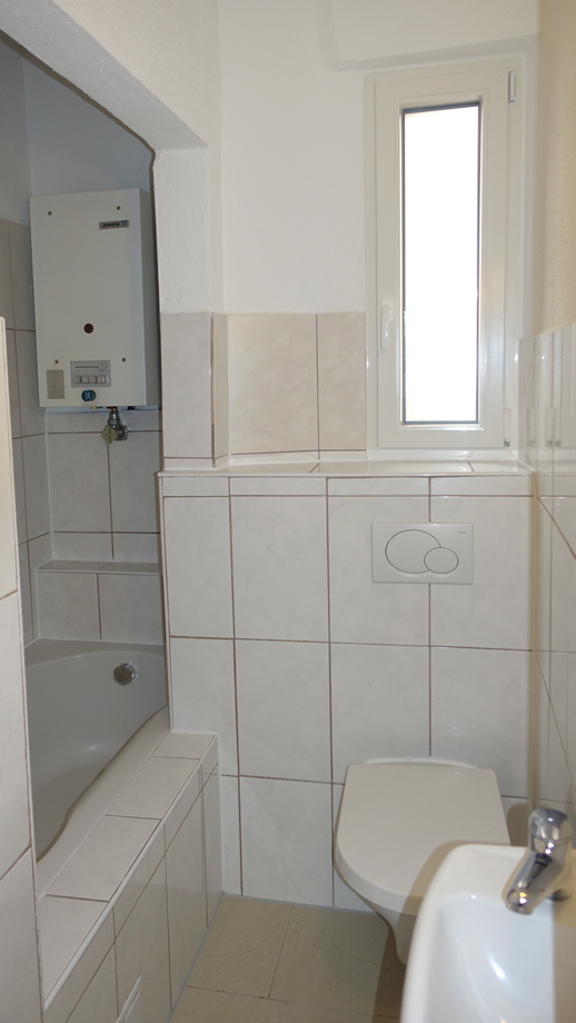 Bad mit WC, Wanne und Fenster Etagenwohnung Esslingen-Pliensauvorstadt
