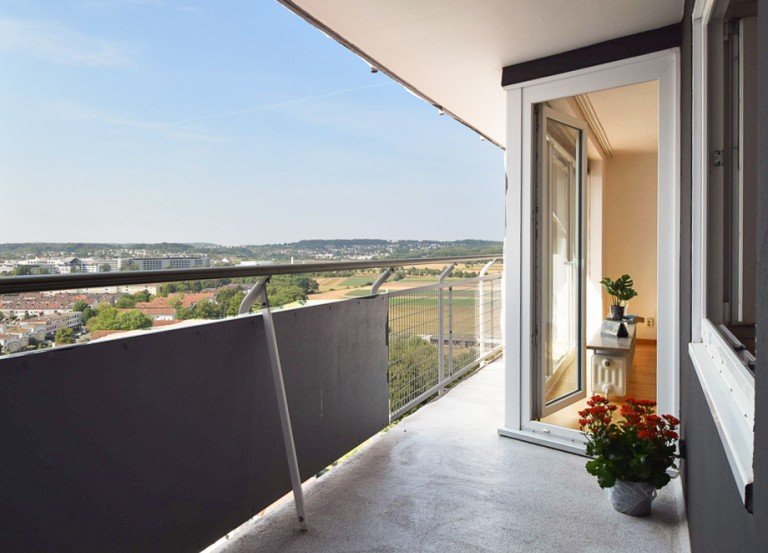 sonniger S�dbalkon mit grandiosem Ausblick Stuttgart Etagenwohnung Ruhig wohnen mit grandiosem Ausblick �ber die Filderebene