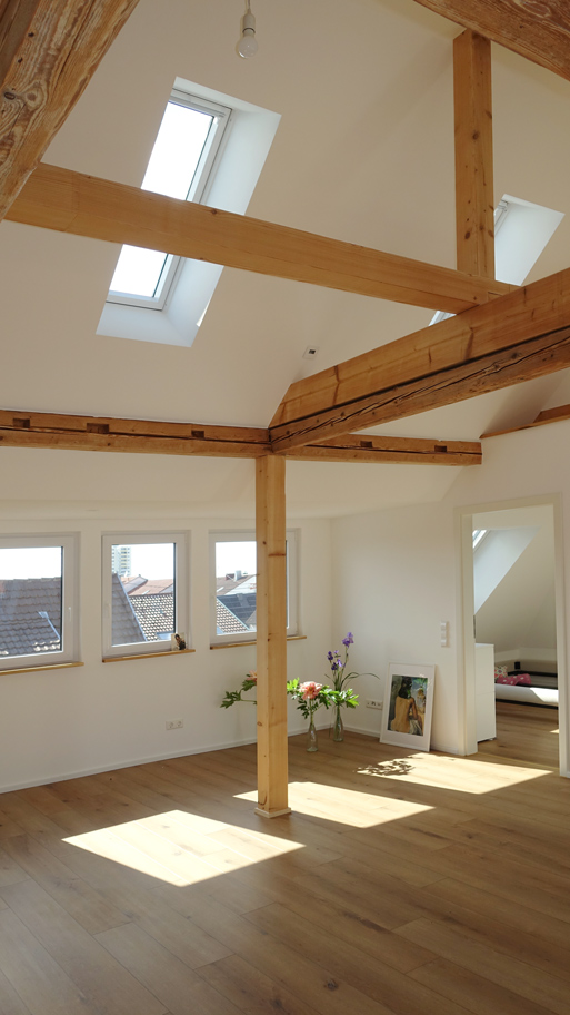 toller, hoher Wohnraum Dachgeschosswohnung Fellbach