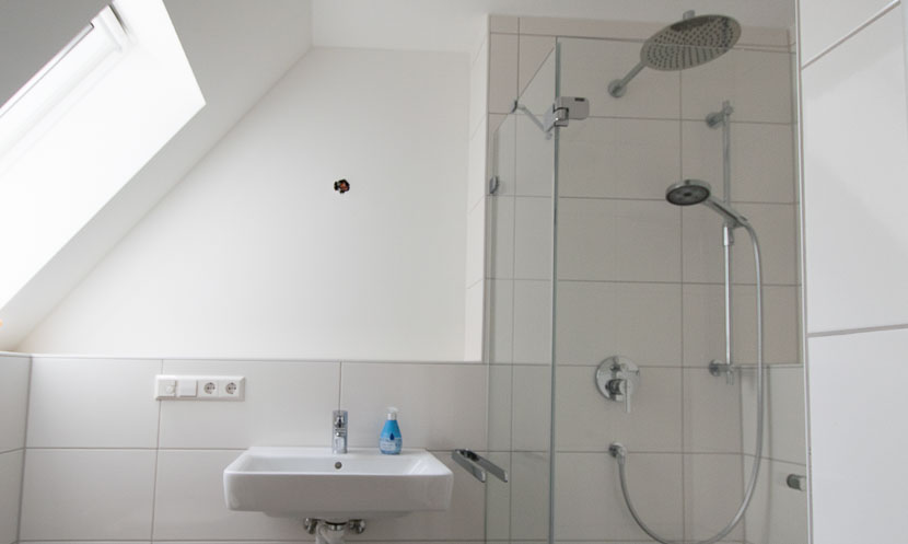 Tageslichtbad mit bodenebener Dusche Maisonettewohnung Stuttgart-Zuffenhausen