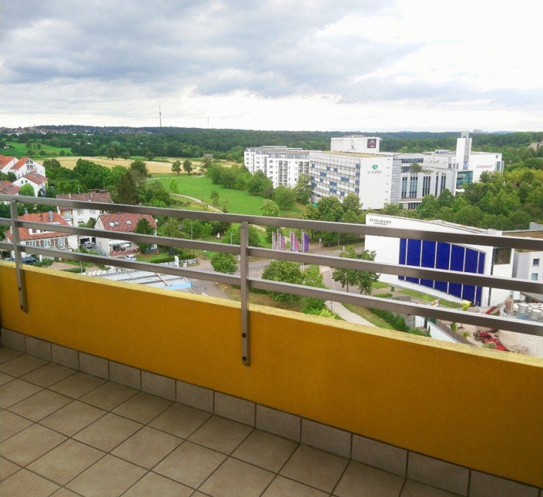 weiter Blick Stuttgart Etagenwohnung Gut geschnittene, gepflegte 2-Zimmerwohnung mit Stellplatz und Aussicht