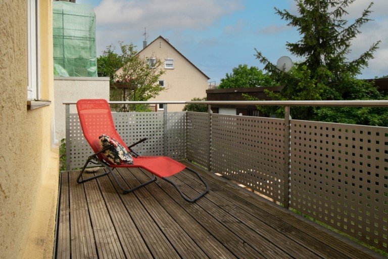 gro�er, gem�tlicher Balkon Denkendorf Erdgeschosswohnung Gro�z�gige 3-Zimmerwohnung in ruhiger Lage