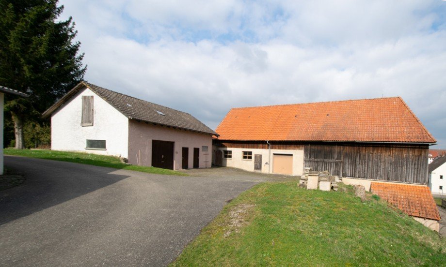Werkstatt und Stellfl�chen in den Nebengeb�uden Bauernhaus Kirchberg