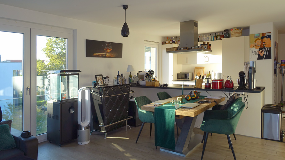 Wohn-/Esszimmer mit offener K�che Etagenwohnung Esslingen-Gr�ne H�fe