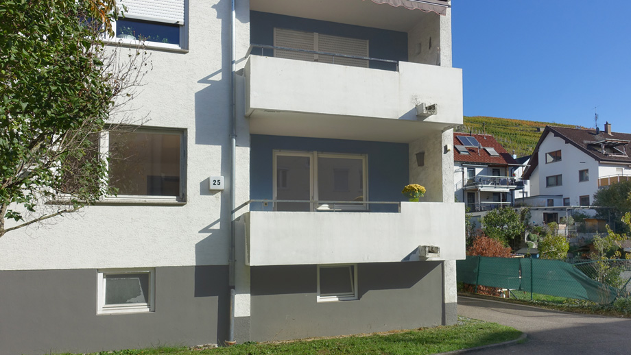 S�dwestbalkon, im Hintergrund die Weinberge Etagenwohnung Esslingen-Mettingen