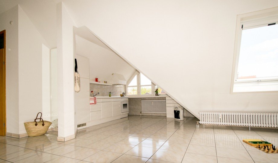 helle Einbauk�che Dachgeschosswohnung K�ngen