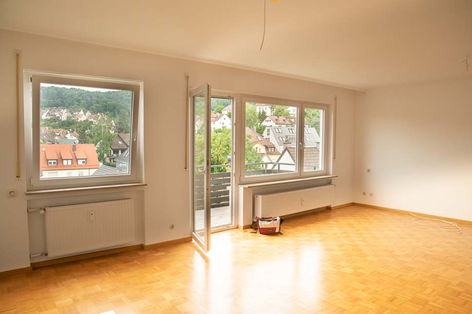 Wohnbereich mit gro�er Fensterfront Etagenwohnung Stuttgart