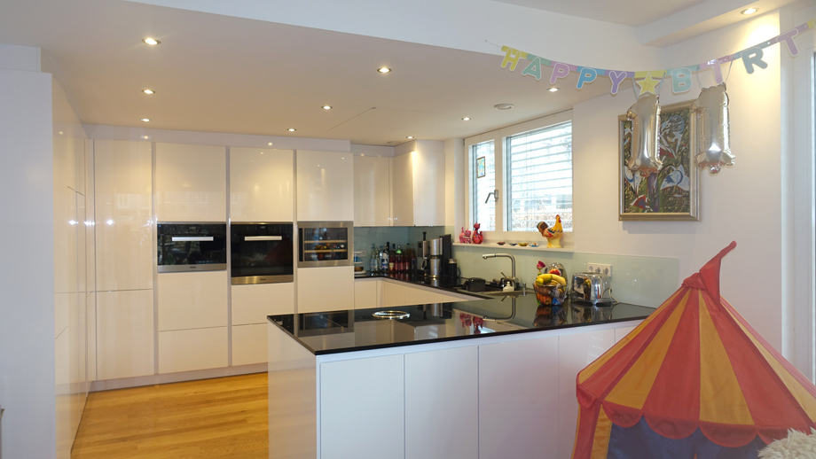 offene, hochwertige K�che Erdgeschosswohnung Esslingen-Gr�ne H�fe