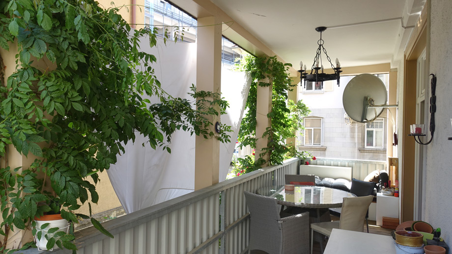 gro�er, �berdachter Balkon Wohnung Esslingen