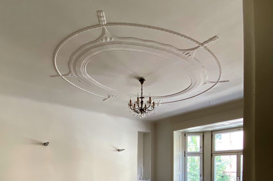 Stuckrosette mit Kronleuchter Etagenwohnung Stuttgart