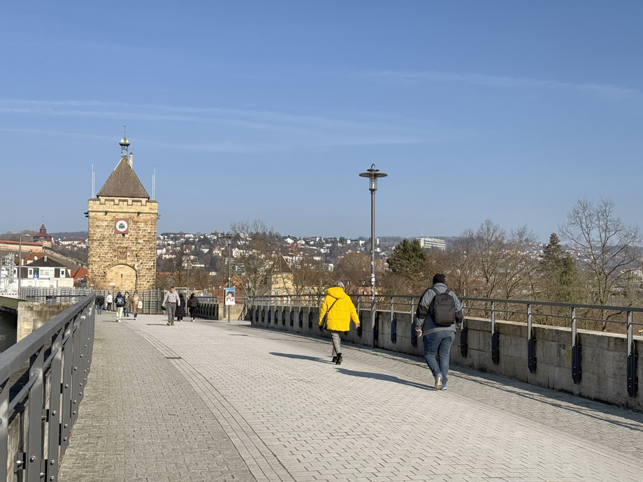 Der Weg �ber die Pliensaubr�cke Maisonettewohnung Esslingen-Gr�ne H�fe