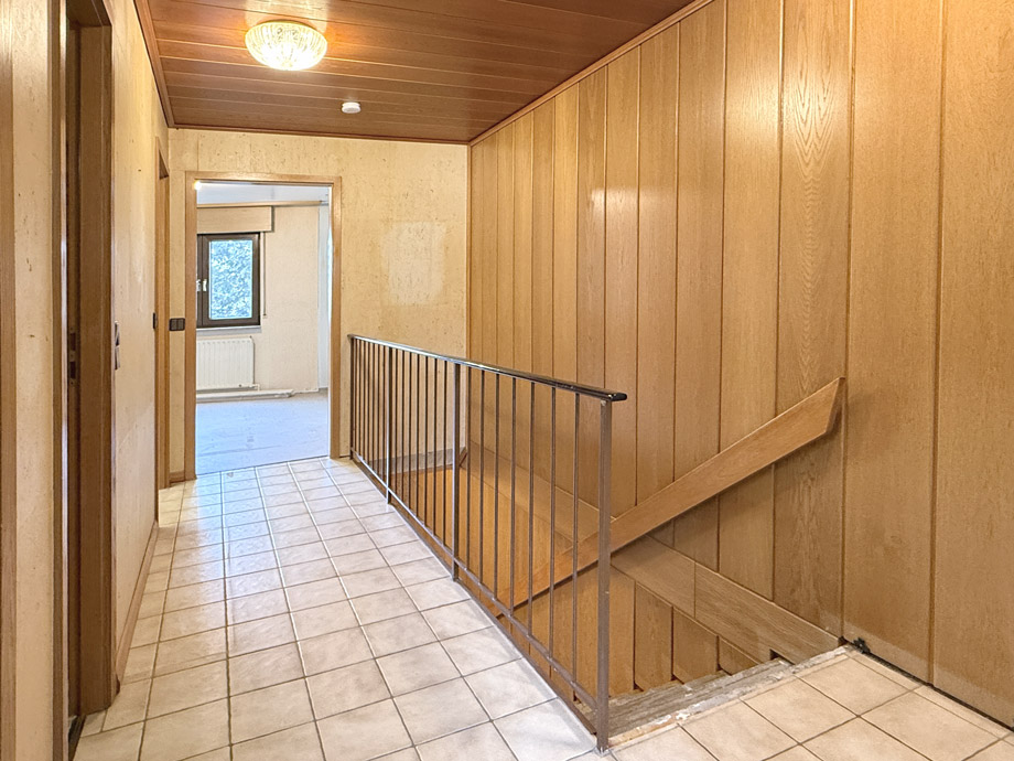 Flur oben mit Treppe Wohnung Esslingen-Weil