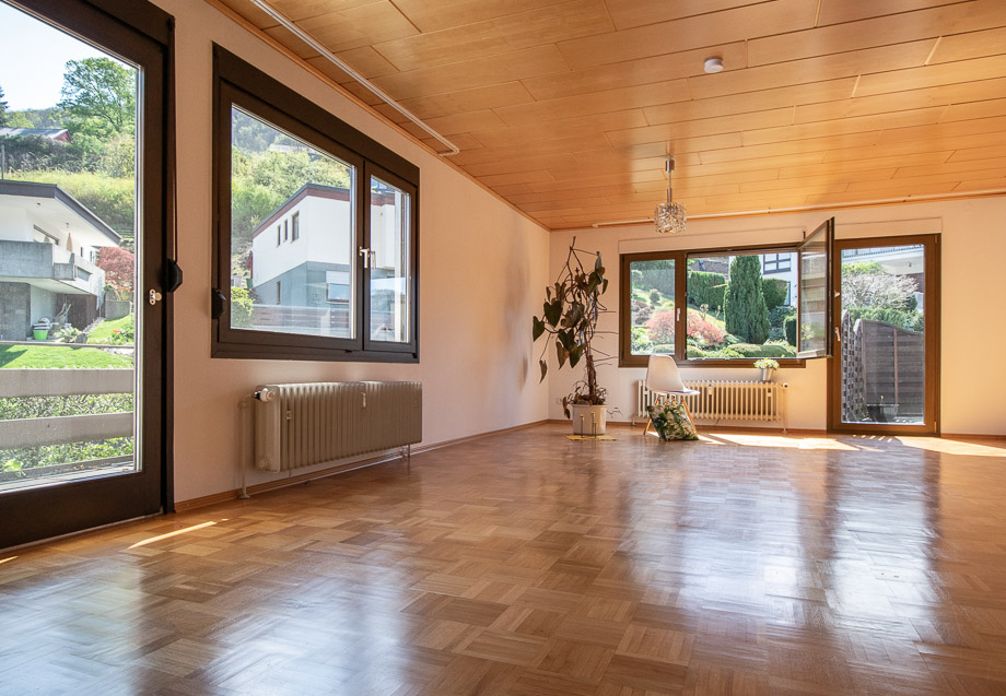 sehr gro�er Wohnbereich Etagenwohnung Bad �berkingen