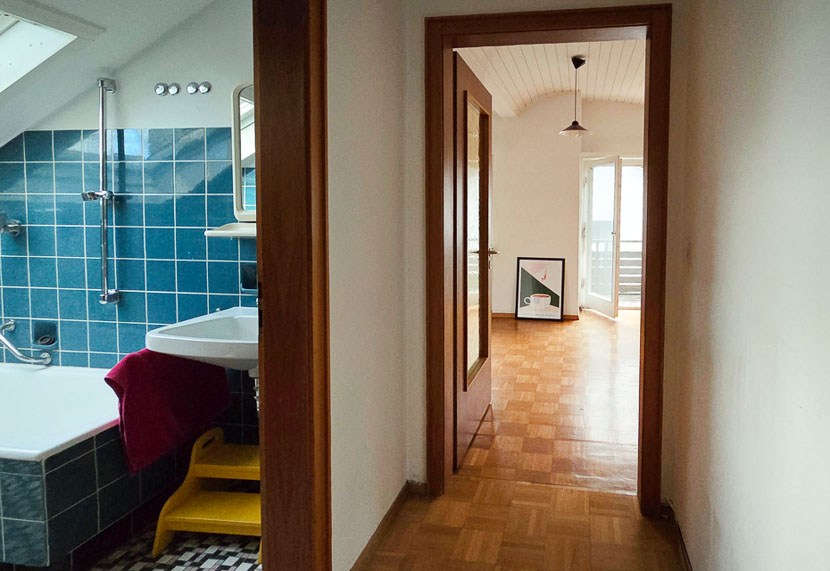 Tageslichtbad und Platz im Flur Dachgeschosswohnung Stuttgart