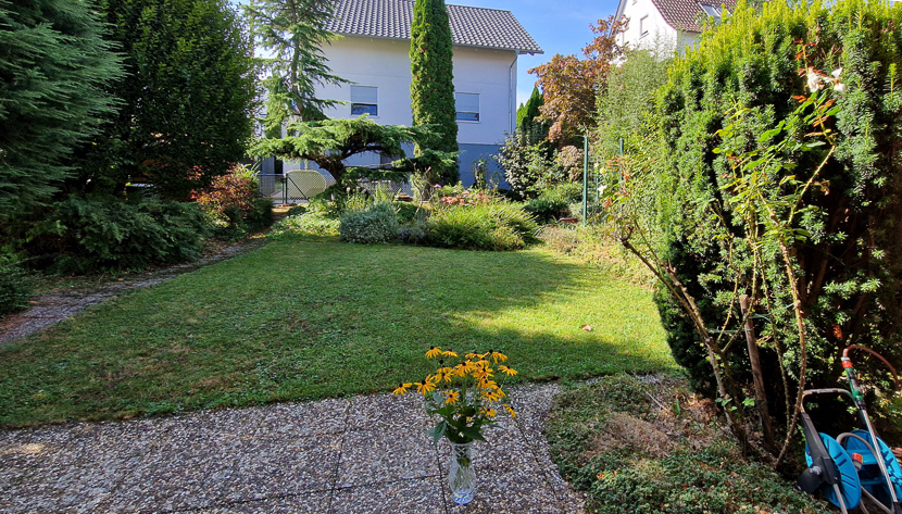 herrlichem gro�en Garten Zweifamilienhaus Esslingen