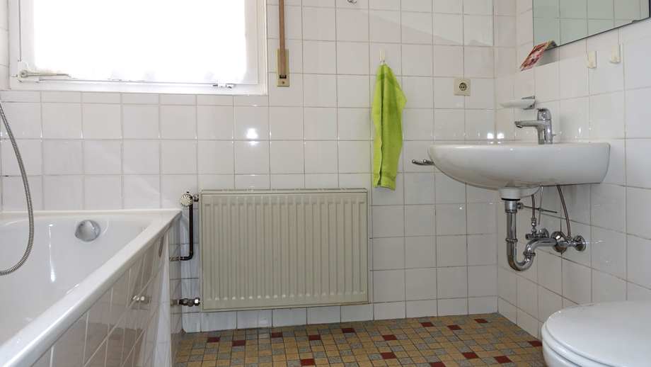 Bad mit Fenster Dachgeschosswohnung Stuttgart