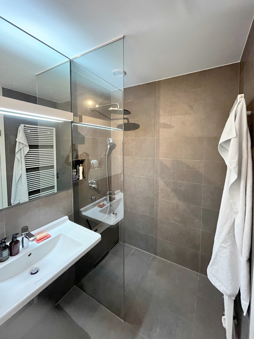 Bad mit bodengleicher Dusche Etagenwohnung Esslingen-Gr�ne H�fe
