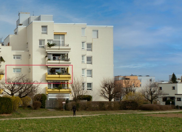 ruhige Westausrichtung im 3. Stock mit Aufzug Esslingen-Sulzgries Etagenwohnung Sonnige 3 1/2 -Zimmerwohnung mit Westbalkon und Tiefgaragenstellplatz in Sulzgries