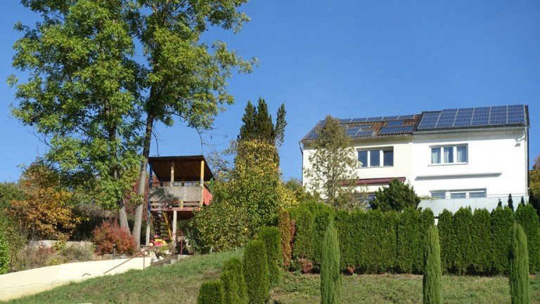  Esslingen-Sulzgries Doppelhaush�lfte Sanierte DHH mit Fotovoltaikanlage Stadtnahes Wohnen mit Garten