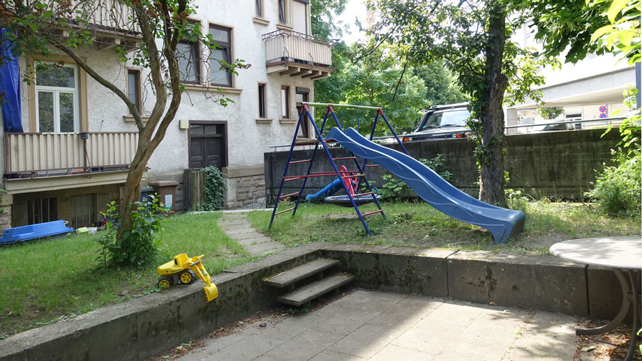 Privatheit hinterm Haus Wohnung Esslingen