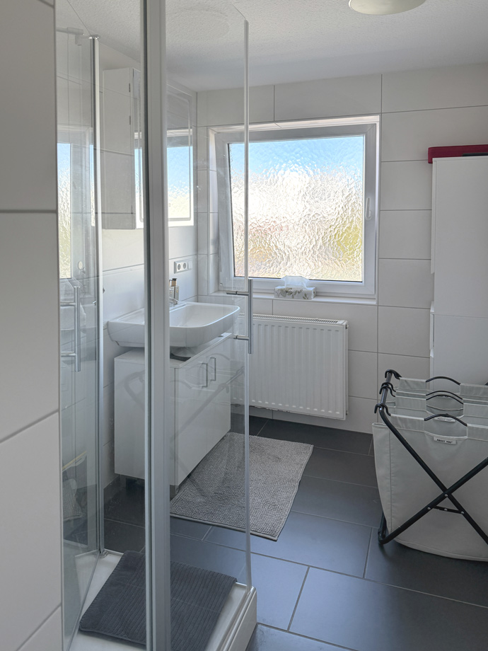 Bad mit Dusche und WC Etagenwohnung Fellbach