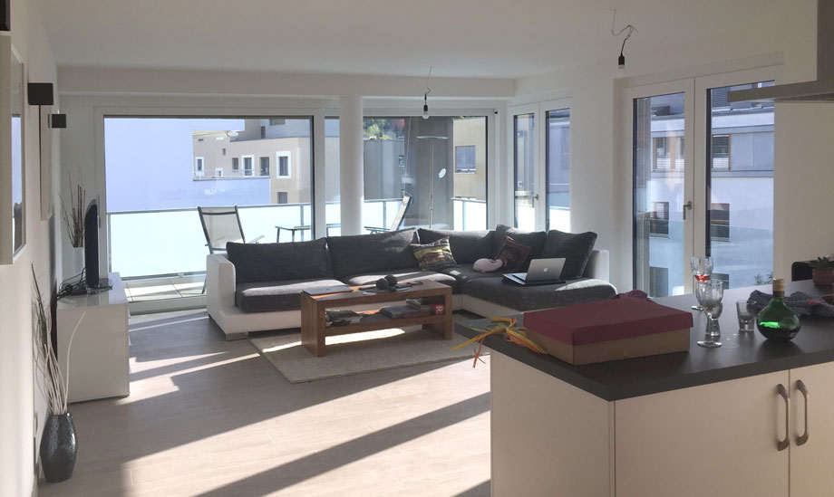 Wohn- / Esszimmer mit offener K�che Etagenwohnung Esslingen-Gr�ne H�fe