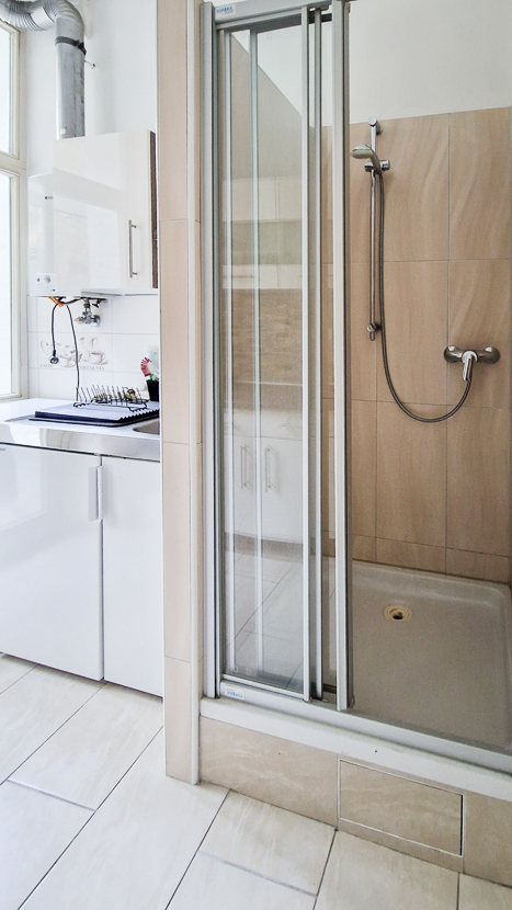 Dusche in der K�che Etagenwohnung Stuttgart-S�d