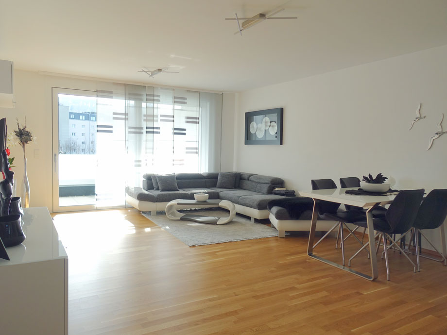 sehr gro�er Wohnraum Etagenwohnung Esslingen-Gr�ne H�fe
