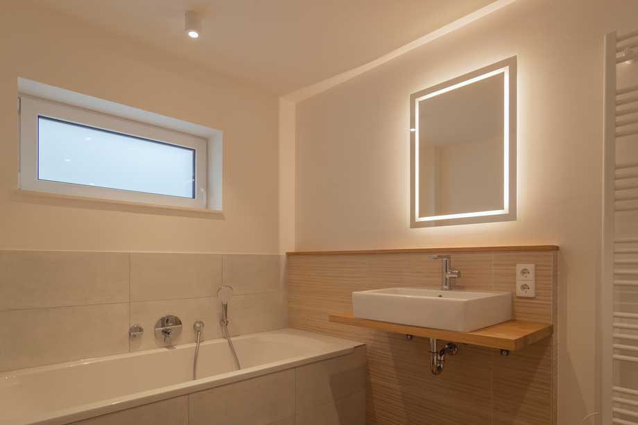 Bad mit Wanne und Dusche Wohnung Stuttgart