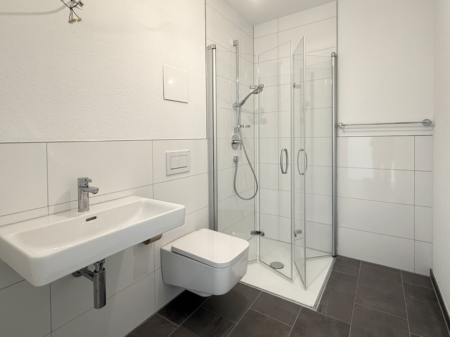 Bad Nr. 2 mit Dusche Etagenwohnung Esslingen-Gr�ne H�fe