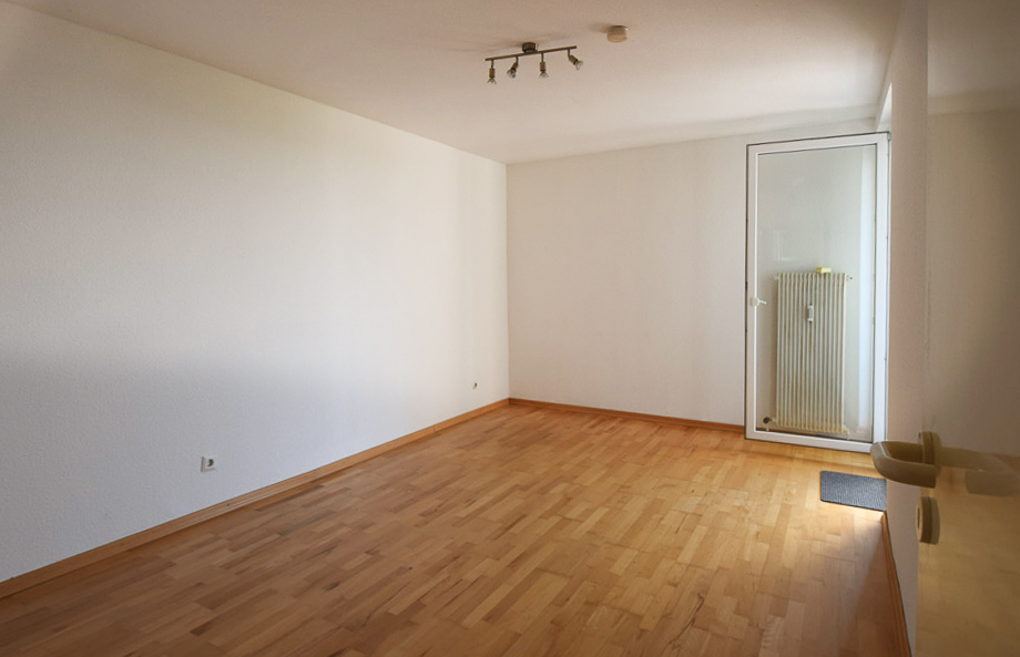 Schlafzimmer mit Zugang zum Balkon Etagenwohnung Stuttgart