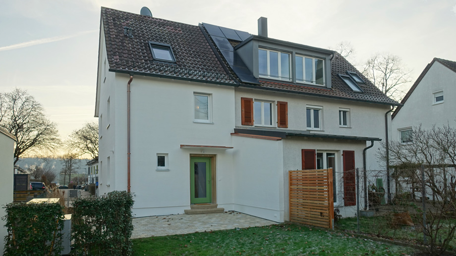 Ansicht vom Garten Doppelhaush�lfte Esslingen-Gartenstadt
