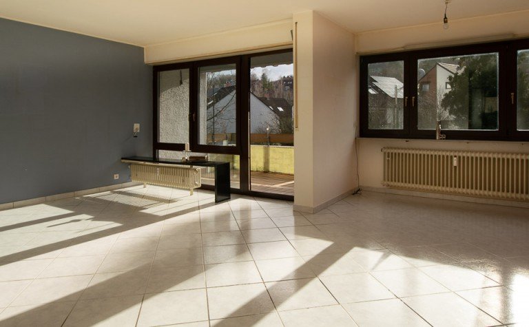 grosser sonniger Wohnbereich Stuttgart Etagenwohnung Komfortable 3 Zimmer Wohnung mit sonnigem Balkon und Stellplatz