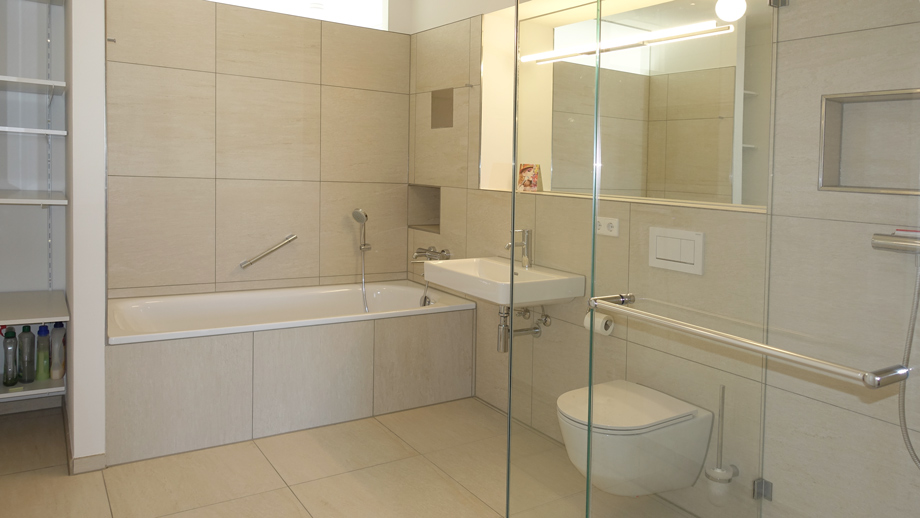 gro�es Bad Etagenwohnung Esslingen-Pliensauvorstadt- Gr�ne H�fe
