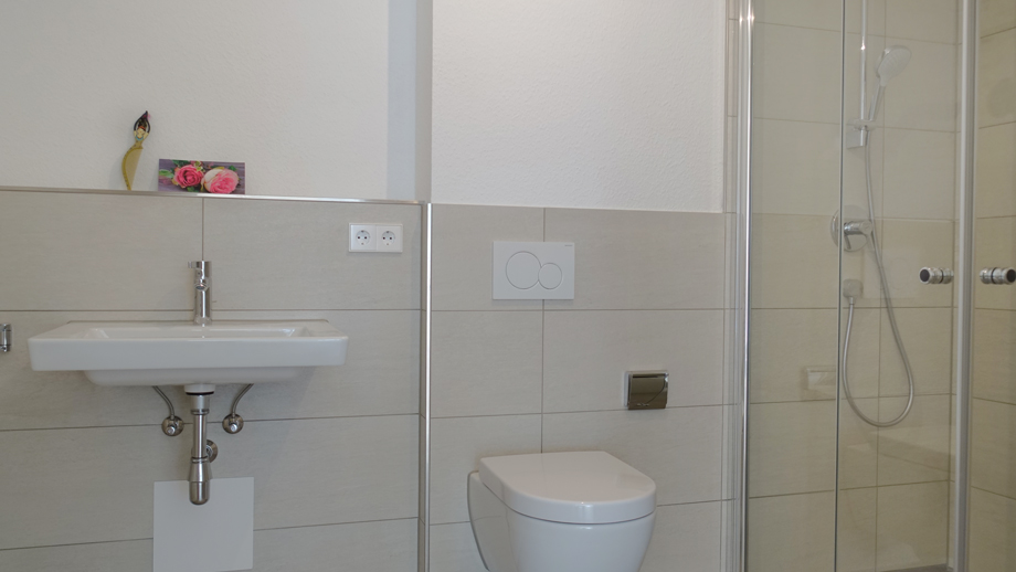 Bad mit bodengleicher Dusche Erdgeschosswohnung Esslingen-Hohenkreuz