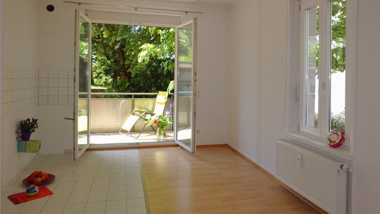  Esslingen-Mitte Wohnung ES-Mitte : sch�n sanierter Altbau - Balkon - Carport - hohe R�ume - ruhig