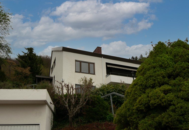 Einfamilienhaus talseitig Albstadt-Ebingen Einfamilienhaus Familienfreundliches Einfamilienhaus in grandioser Aussichtslage und sonnigem gro�en Grundst�ck