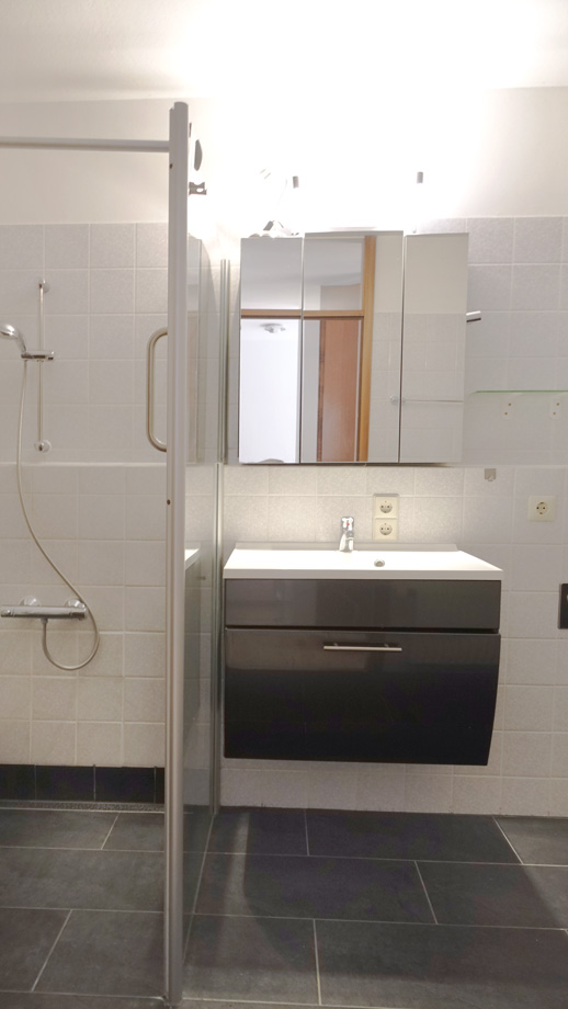 Bad mit bodengleicher Dusche Erdgeschosswohnung T�bingen-Lustnau-St�udach