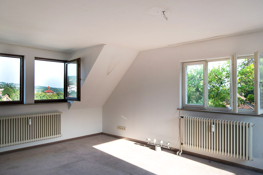 Wohnzimmer im DG Mehrfamilienhaus Esslingen am Neckar