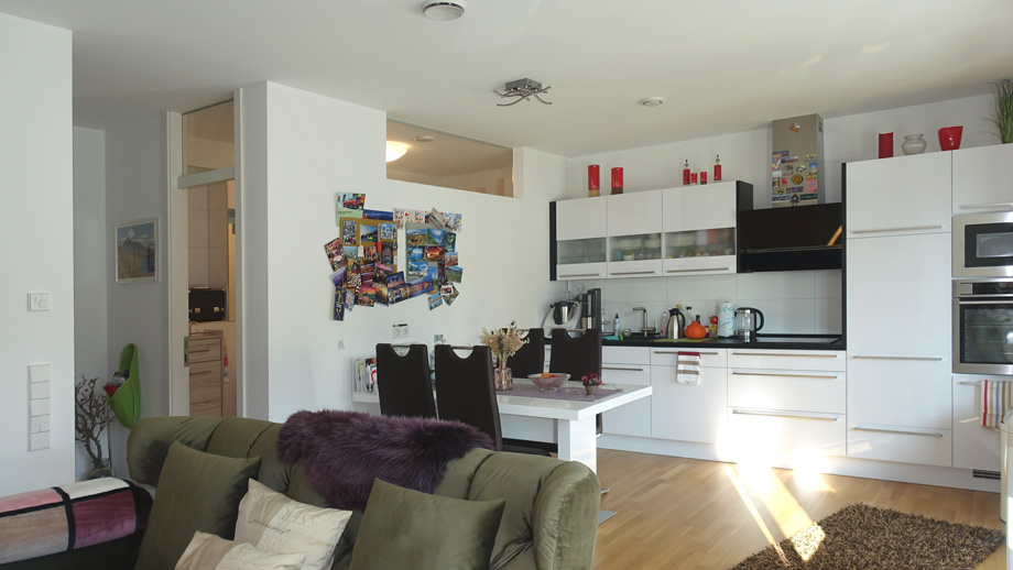 Wohnraum, hier mit K�che Etagenwohnung Esslingen-Gr�ne H�fe