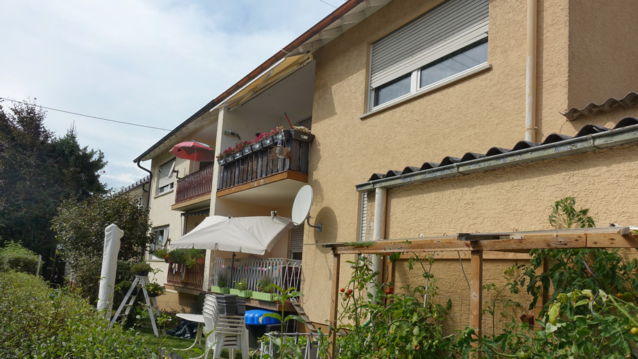 S�dansicht mit Balkonen und Garten Mehrfamilienhaus Filderstadt-Bernhausen