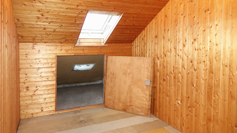 eigenes Dachzimmer Etagenwohnung Esslingen-Mettingen