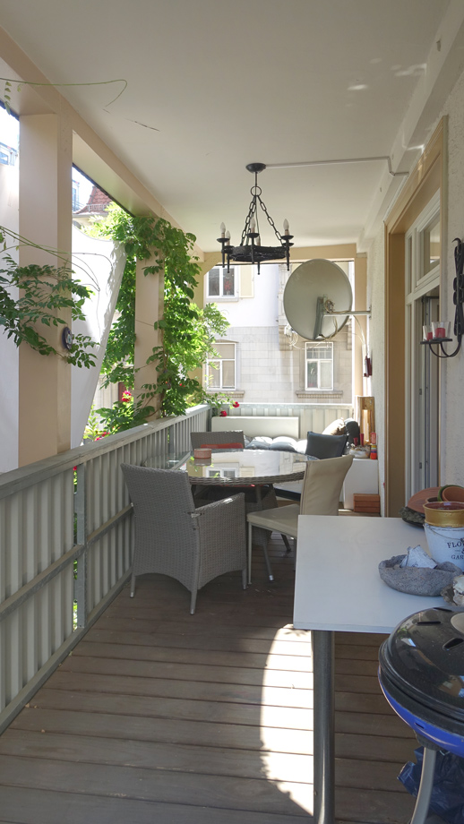 gro�er, �berdachter Balkon Wohnung Esslingen