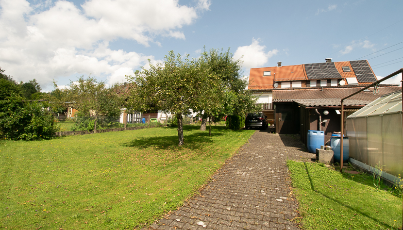 mit sehr gro�em sonnigem Garten Doppelhaush�lfte Aichwald