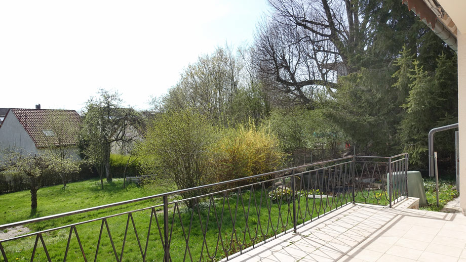 Terrasse vor dem Wohnzimmer Einfamilienhaus Adelberg