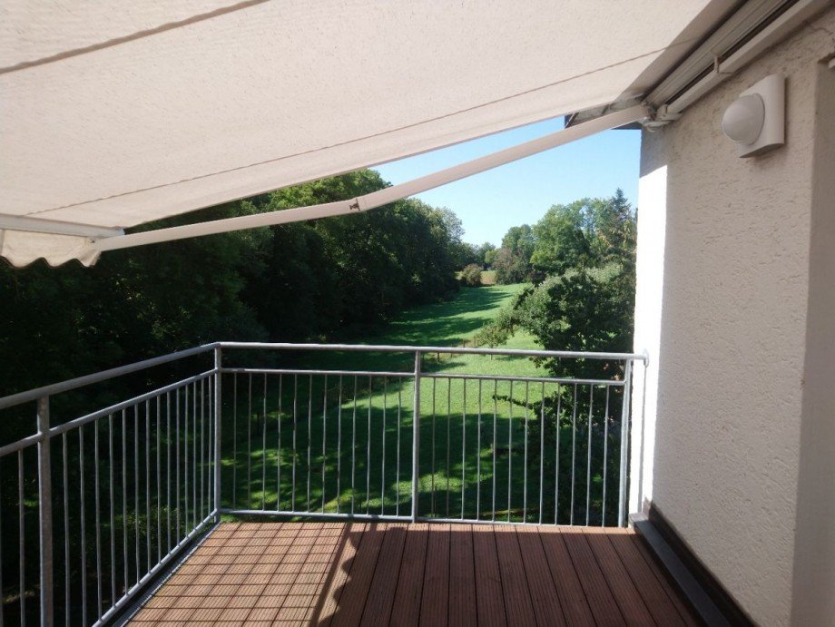gro�e Markise auf der Terrasse Etagenwohnung Stuttgart