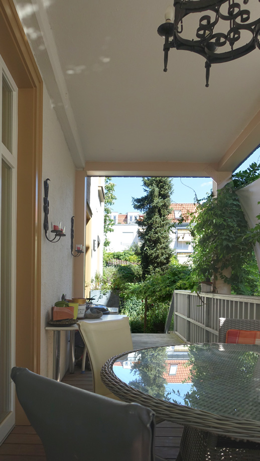 gro�er, �berdachter Balkon Wohnung Esslingen