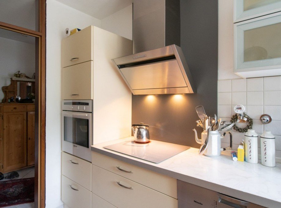 neuwertige moderne Einbauk�che Etagenwohnung Stuttgart